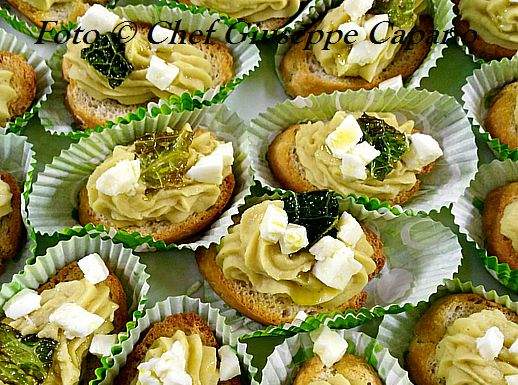Spuma di cavolo su crostini con olio da olive 518