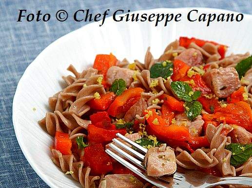 Pasta integrale con pesce, peperoni, timo, menta e limone 518