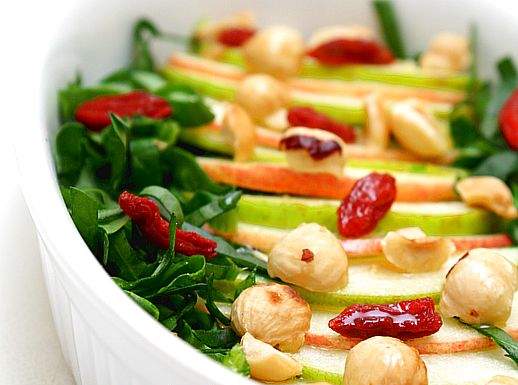 Mele con spinaci e bacche di goji 518