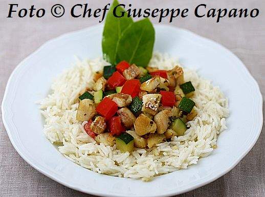 Un buon piatto unico per una cena leggera concilia sonno riso-con-pesce-zucchine-e-pomodori-518