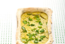 Piccole torte salate con farcia di fave, carote e tofu
