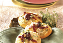 Mini pissaladière con olive e timo