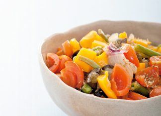 Peperonata ai capperi con pane croccante