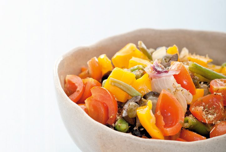 Peperonata ai capperi con pane croccante