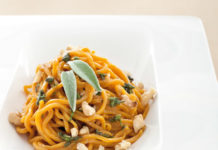 Tagliolini profumati con olio alle erbe e noci