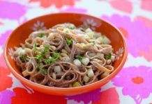 Linguine di farro con pere e pinoli