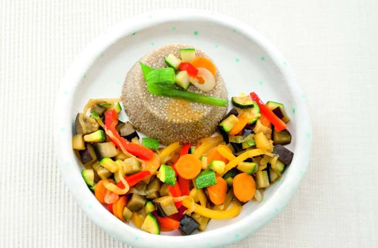 Tortino di quinoa con caponata alla curcuma