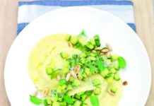 Ravioloni robiola e zucchine con menta e pinoli