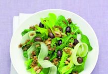 Lattuga romana saporita con olive e capperi