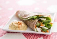 Piadine integrali con hummus di lupini e verdure croccanti