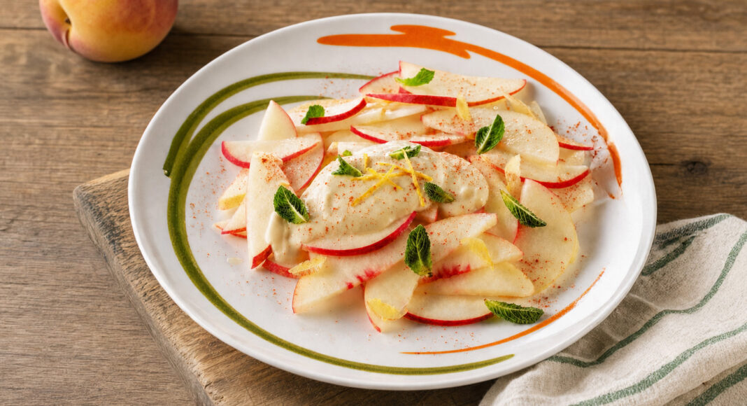 Carpaccio di pesche allo zenzero con salsina al limone e cannella