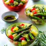 Coppette di asparagi, patate e pomodorini con olio aromatico