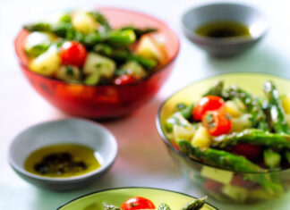 Coppette di asparagi, patate e pomodorini con olio aromatico