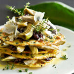 Crespelle di ceci con carciofi e formaggio caprino