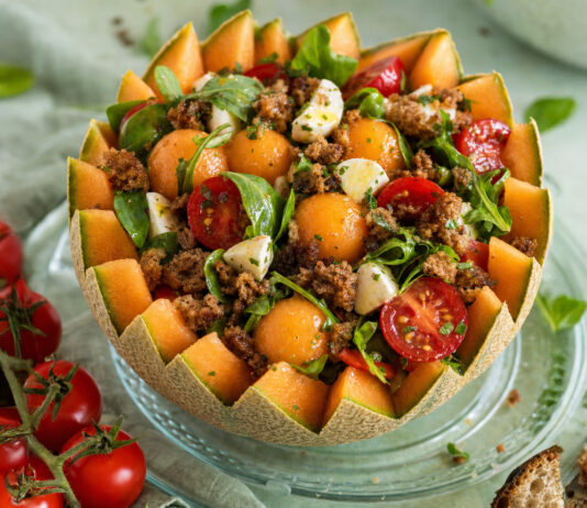 Insalata di melone, pomodori e mozzarelline