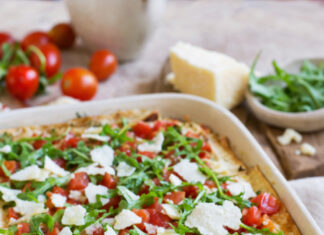 Lasagnette di pane azzimo con pomodorini e formaggio