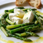Nidi di asparagi all'erba cipollina e mozzarella
