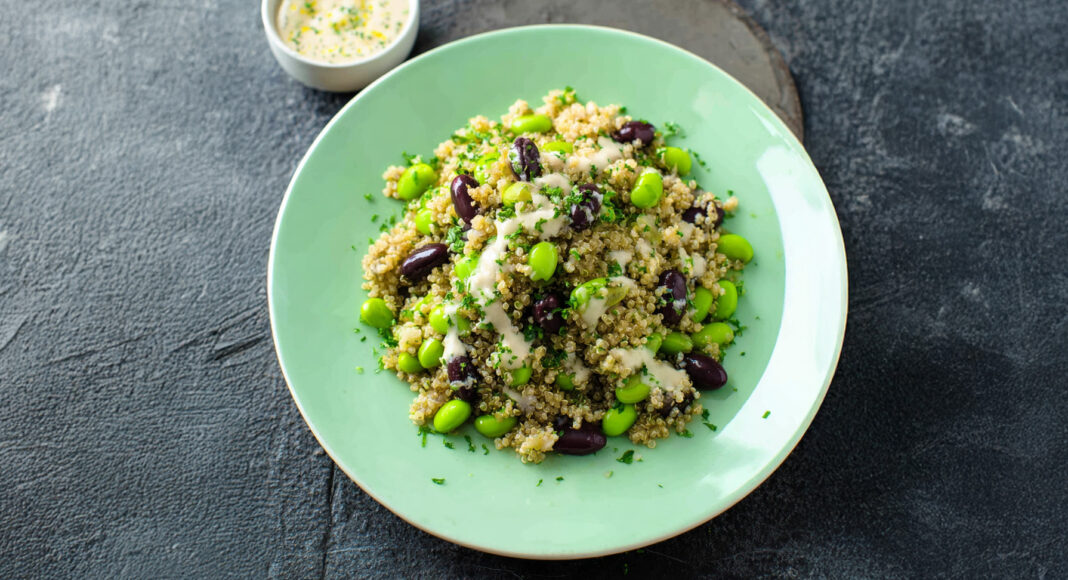 Quinoa con fave e olive in salsa di finocchi