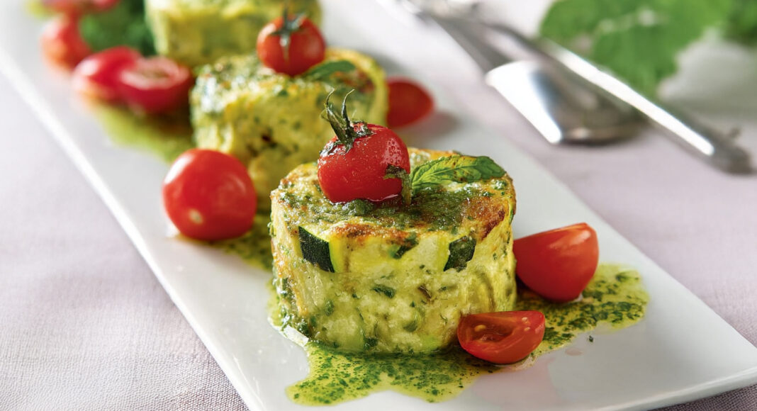 Piccoli sformati di fave e zucchine con salsa alla menta