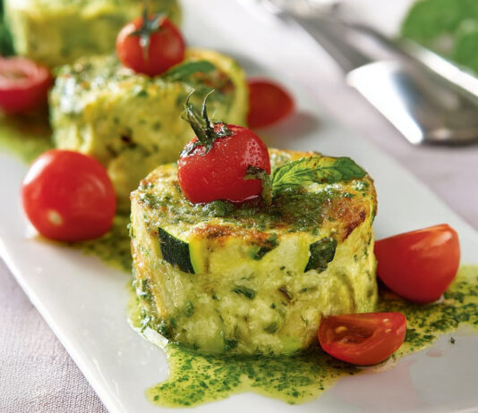 Piccoli sformati di fave e zucchine con salsa alla menta