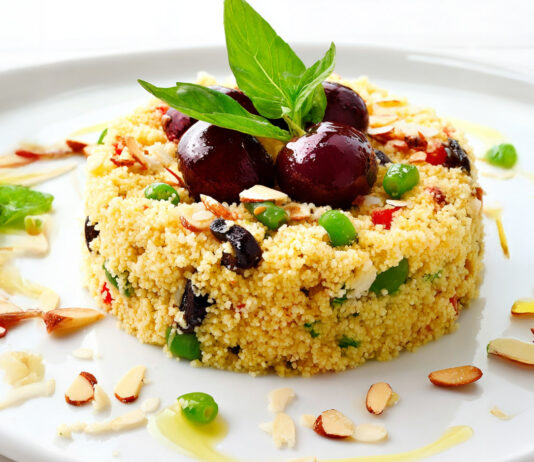 Tortino di cuscus con fagiolini e ciliegie al basilico