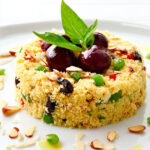 Tortino di cuscus con fagiolini e ciliegie al basilico