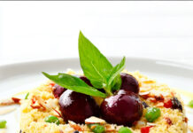 Tortino di cuscus con fagiolini e ciliegie al basilico