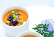 Zuppa fredda di peperone e pomodoro alla greca