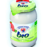 Yogurt biologico in vasetto di vetro