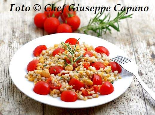 Orzo con pomodorini e ceci al rosmarino 518