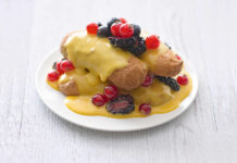 Tiramisù alle more, ribes e mirtilli