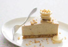 Cheesecake con banane e nocciole
