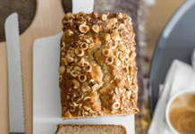 Banana bread di farro con miele e nocciole