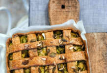 Crostata salata di farro ai semi con zucchine e caprino