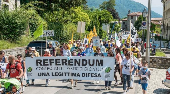 In migliaia in marcia per un’agricoltura senza pesticidi