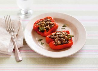 Peperoni farciti con quinoa colorata e fagioli al rosmarino