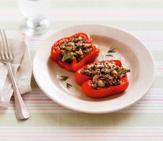 Peperoni farciti con quinoa colorata e fagioli al rosmarino