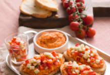 Bruschette di gazpacho con dadolata croccante