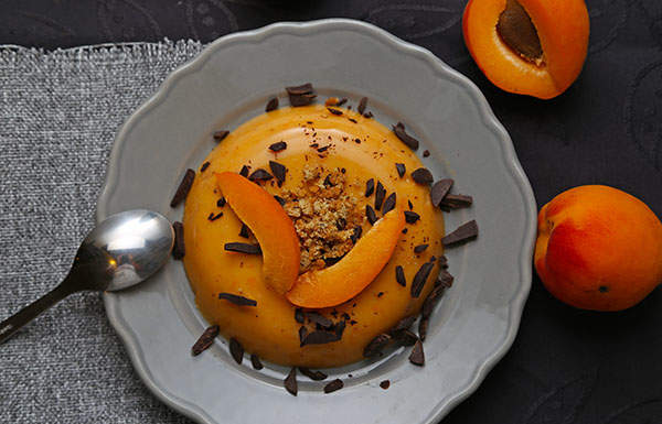 Un buon dessert arancione carico di benessere