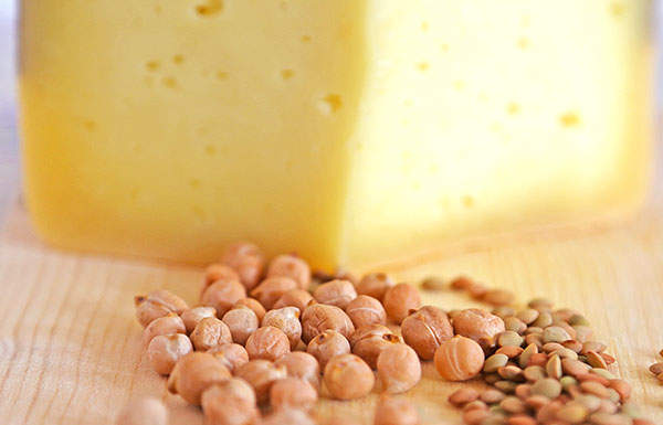 Proteine in chiave mediterranea per completare i peperoni in agrodolce