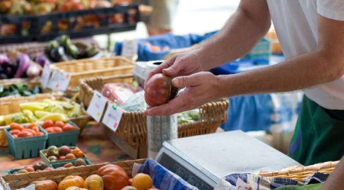 Grassi, zuccheri, glutine… Eliminarli può prevenire il tumore? Il parere dell’AIRC