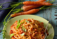 Tagliolini arancioni con ragù di tofu