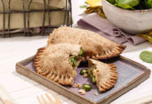 Panzerottini di farro farciti con patate novelle e asparagi