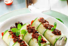 Cannelloni di zucchina, crema di anacardi e pesto di pomodori