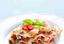 Lasagne tutto crudo di pane carasau con pomodori e ricotta