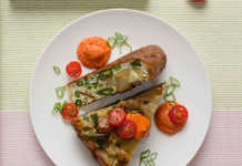 Tortilla alla nizzarda con salsa cruda di pomodorini