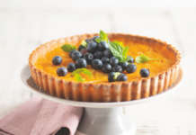 Crostata alle albicocche con mirtilli