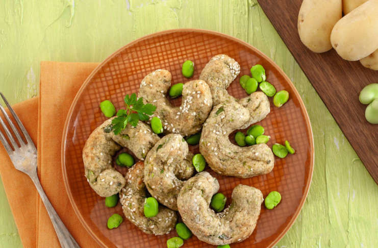 Kipfel di patate e grano saraceno alle fave