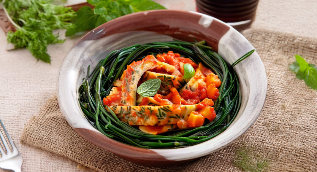 Tagliatelle di frittata con barba di frate