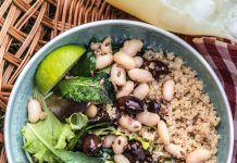 Quinoa con fagioli cannellini, insalatina, olive e semi di lino